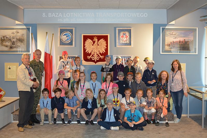 WYCIECZKA KL. 3 „B” NA LOTNISKO WOJSKOWE W BALICACH - zdjęcie 1