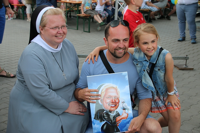 FESTYN RODZINNY W ZESPOLE SZKÓŁ SIÓSTR NAZARETANEK W KRAKOWIE - 2017 - zdjęcie 36