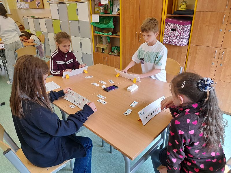 III Małopolskie Mistrzostwa Szkół w Rummikub - zdjęcie 7