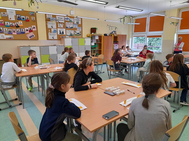 III Małopolskie Mistrzostwa Szkół w Rummikub - zdjęcie 4