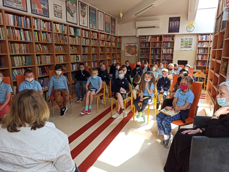 Spotkania autorskie z Justyną Bednarek w naszej bibliotece - zdjęcie 3