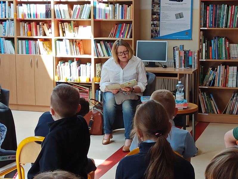 Spotkania autorskie z Justyną Bednarek w naszej bibliotece - zdjęcie 5