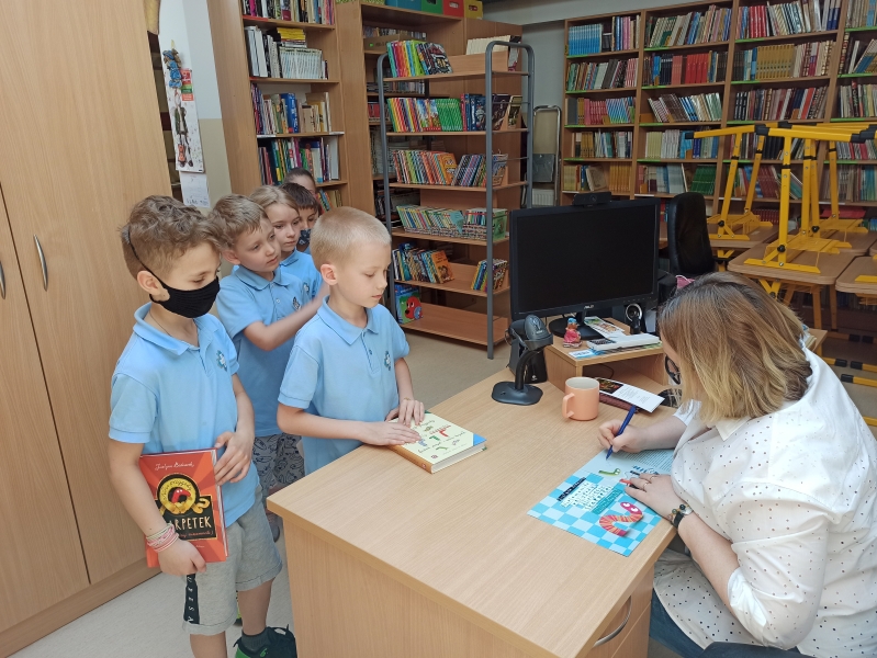 Spotkania autorskie z Justyną Bednarek w naszej bibliotece - zdjęcie 15