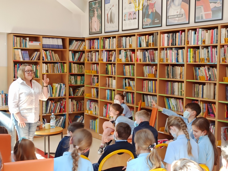 Spotkania autorskie z Justyną Bednarek w naszej bibliotece - zdjęcie 30