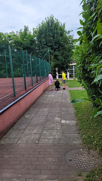 Wspólne świętowanie Dnia Mamy i Taty w klasie 6 a - zdjęcie 14