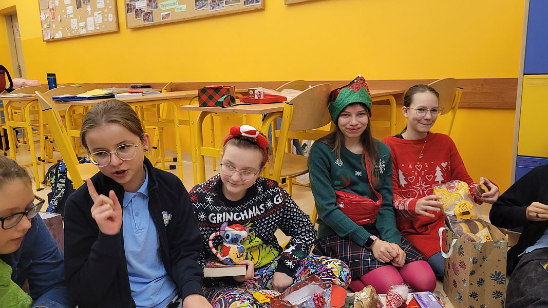 Grudniowe atrakcje w klasie 6 A - zdjęcie 2