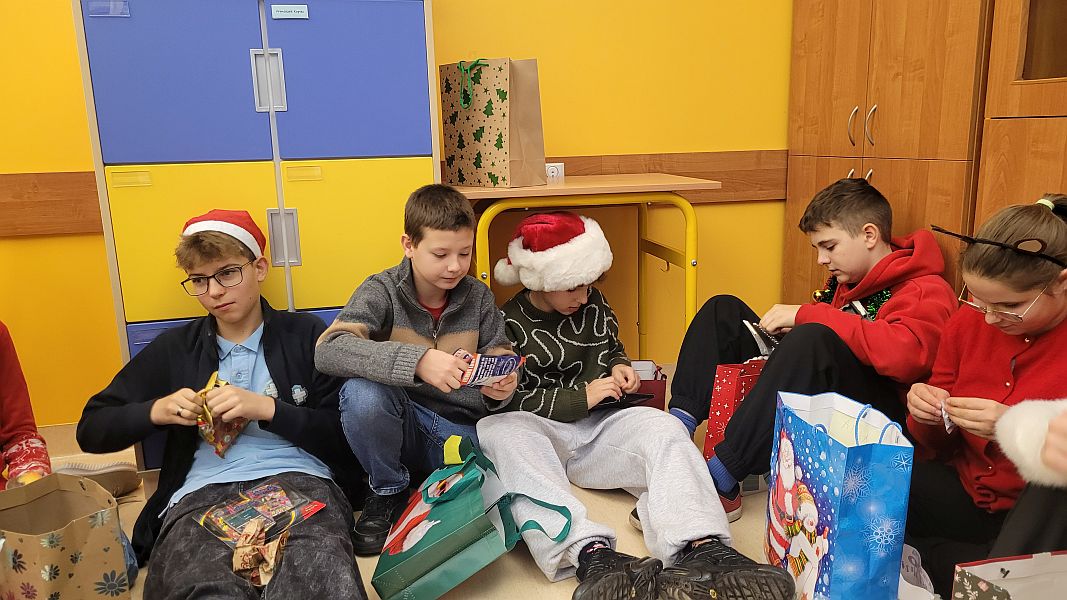 Grudniowe atrakcje w klasie 6 A - zdjęcie 3