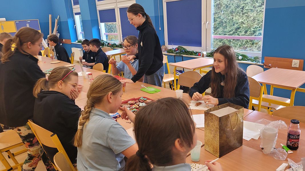 Grudniowe atrakcje w klasie 6 A - zdjęcie 7