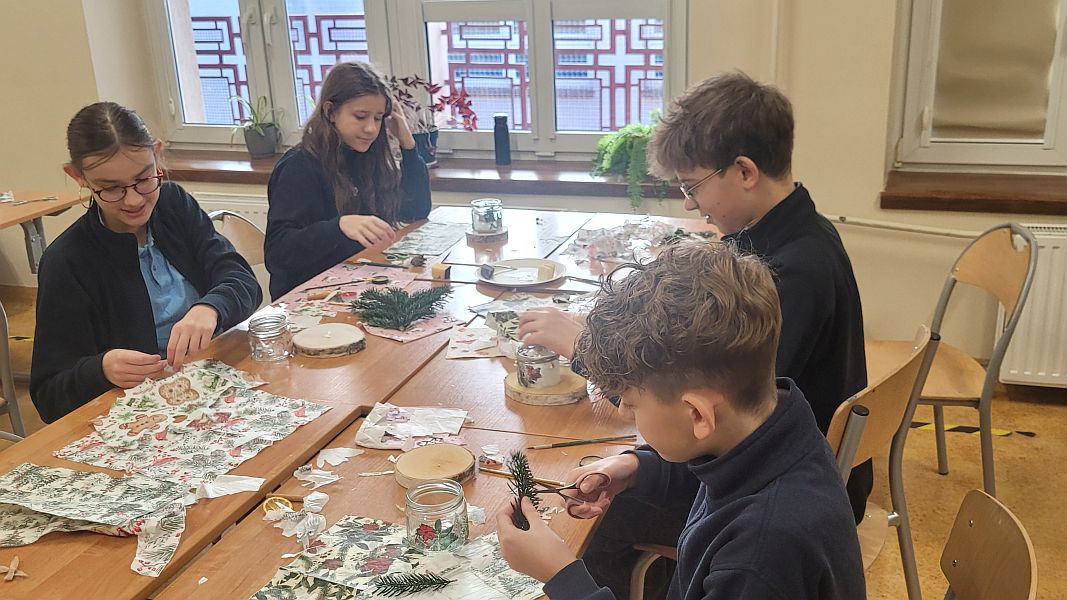 Grudniowe atrakcje w klasie 6 A - zdjęcie 35