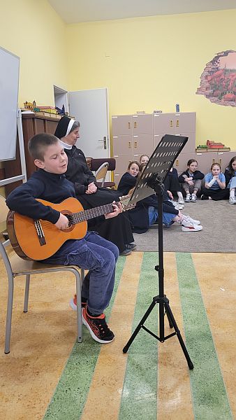 Warsztaty i kolędowanie 2025 w 5a - zdjęcie 14