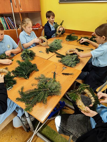 Warsztaty i kolędowanie 2025 w 5a - zdjęcie 6