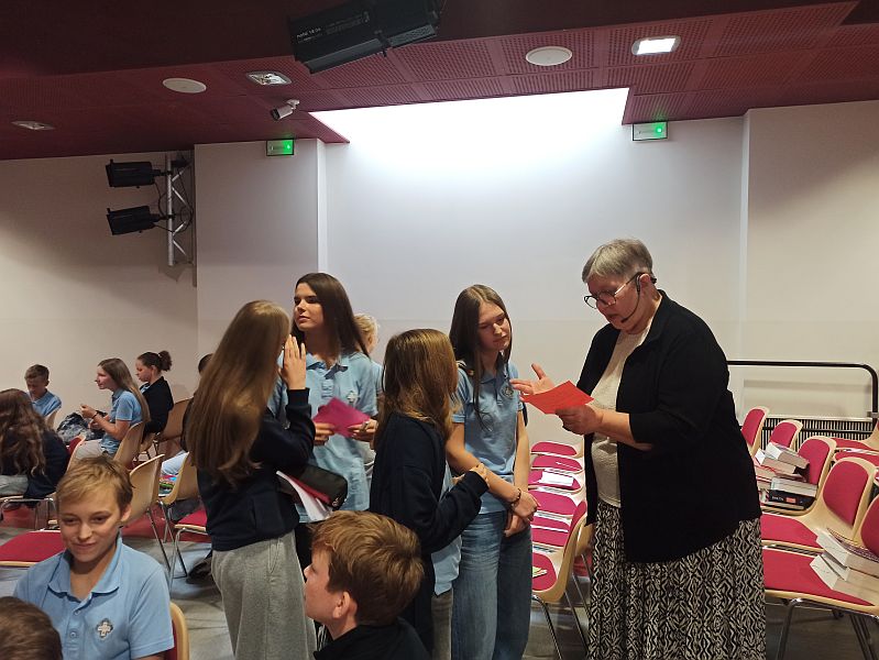 Innowacja pedagogiczna: Język angielski spotyka kulturę Dalekiego Wschodu - zdjęcie 23