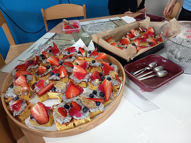 ''KOCHAM, SZANUJĘ, DBAM'' WALENTYNKI W ŚWIETLICY MŁODSZEJ 2026 - zdjęcie 1