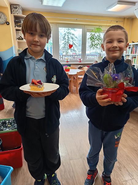 ''KOCHAM, SZANUJĘ, DBAM'' WALENTYNKI W ŚWIETLICY MŁODSZEJ 2026 - zdjęcie 8