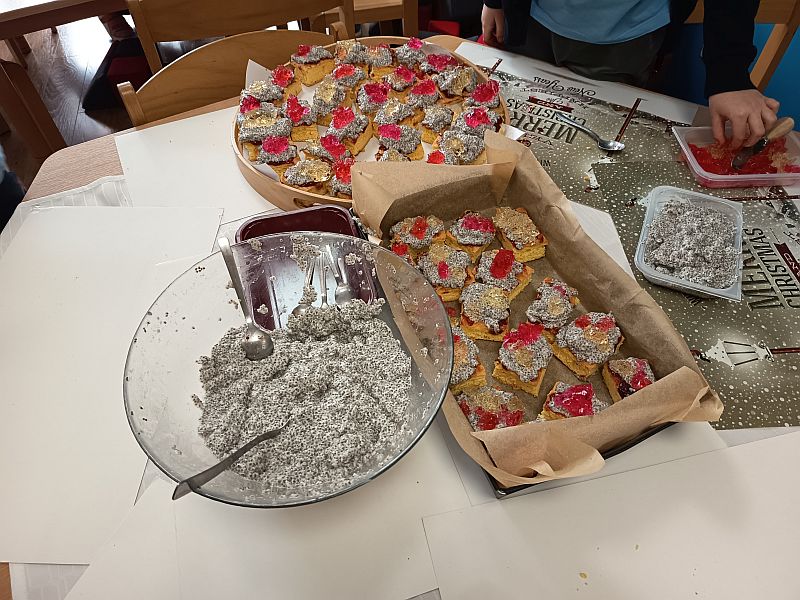 ''KOCHAM, SZANUJĘ, DBAM'' WALENTYNKI W ŚWIETLICY MŁODSZEJ 2026 - zdjęcie 12