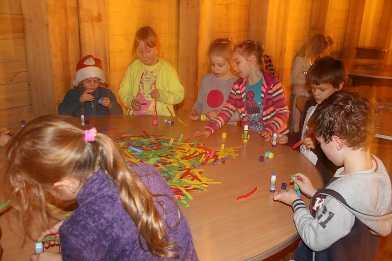 SPOTKANIE UCZNIÓW KLAS PIERWSZYCH ZE ŚWIĘTYM  MIKOŁAJEM W KOPALNI SOLI W BOCHNI! - zdjęcie 23