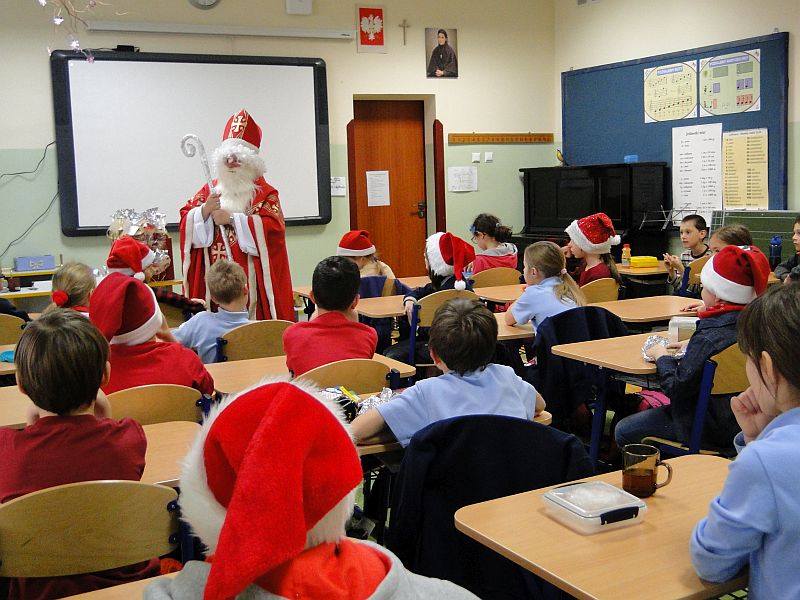 Mikołaj w naszej szkole - zdjęcie 8