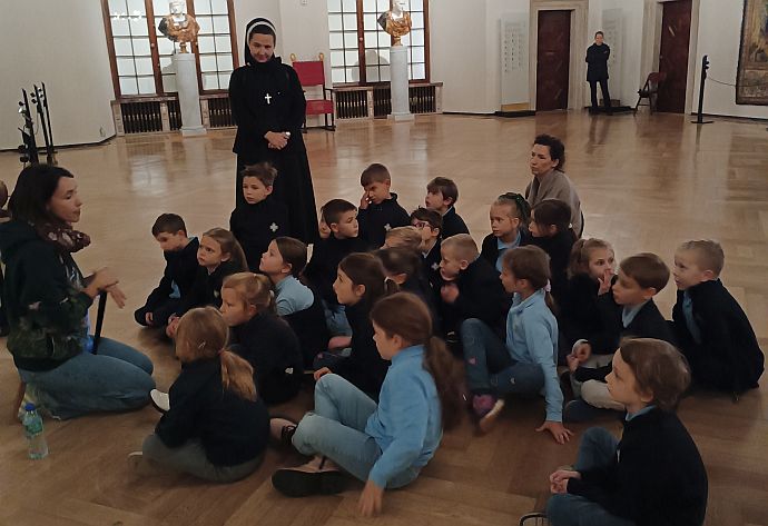 Klasa 1a na Wawelu  ''Tańce i zabawy na wawelskim dworze''