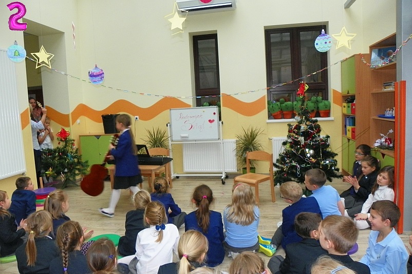 RADOŚĆ Z NARODZENIA PANA  W RÓŻNY SPOSÓB W ŚWIETLICY  OBJAWIANA - zdjęcie 8